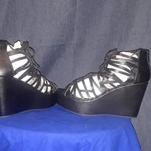 WEDGE - Picture 3 of 6